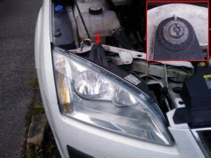 Ford Focus MK2 Headlight Bulb Change