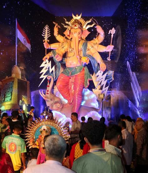 Mumbai's Tallest Ganesha - Rediff.com India News