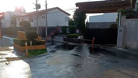 Fuga De Agua Inunda Calles Y Acceso A Casas En En La Magdalena