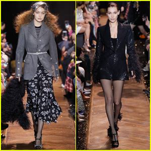 Gigi Bella Hadid Walk In Michael Kors Nyfw Show Bella Hadid Gigi