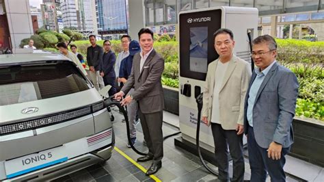 Hyundai Pasang Ultra Fast Charging Pertama Di Indonesia Isi Baterai