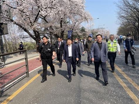 서울시 자치경찰위원회 `여의도 봄꽃축제` 현장 안전점검 실시