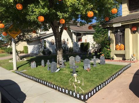 Halloween front yard! Haunted Halloween, Halloween Props, Happy ...