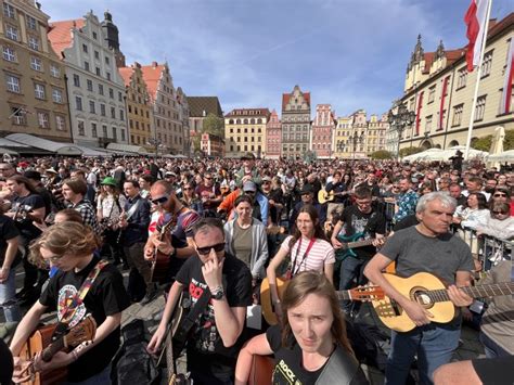 Gitarowy Rekord Wiata We Wroc Awiu Pobity Zagra O Prawie Tysi Cy