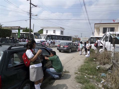 El Heraldo de Xalapa Mtz Servicio público genera caos vial en zona