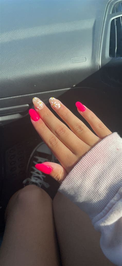 hot pink daisy nails:) | Bright pink nails, Pink acrylic nails, Summery ...