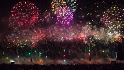 Feux d artifice quelles sont les règles à respecter France Bleu