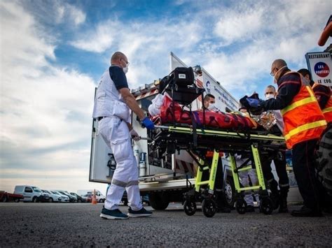 Val d Oise Un motard blessé dans une collision avec une voiture à Chars