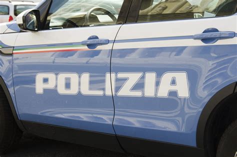 Marito E Moglie A Funghi Nel Modenese La Donna Scivola In Un Dirupo