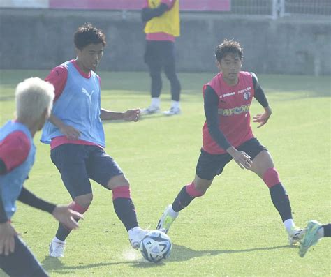 ボールを追うc大阪mf香川真司（右） ― スポニチ Sponichi Annex サッカー