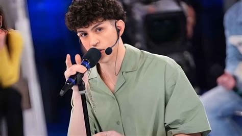 Chi è Mida il cantante al serale di Amici 2023 Metropolitan Magazine