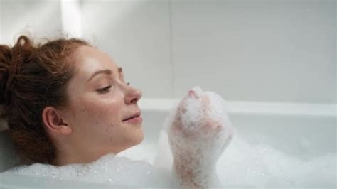 63421 Bath Videos Royalty Free Stock Bath Footage Depositphotos