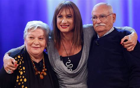 Vacanze Molisane Per Luxuria Al Mare In Bikini Con La Mamma