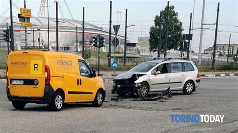 Torino Venaria Reale Corso Alessandria Via Druento Incidente