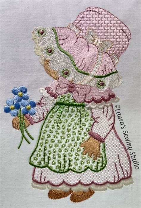 Susie Wing Needle Sunbonnet Sue 6x10 Lauras Sewing Studio