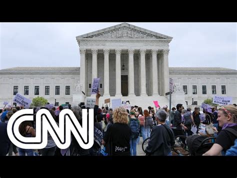 Manifestações Acontecem Do Lado De Fora Da Suprema Corte Nos Estados