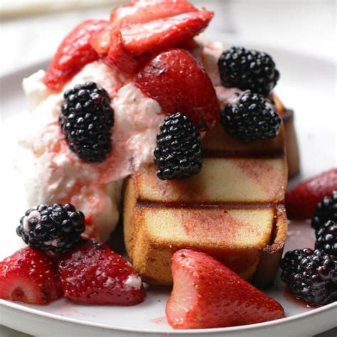 30-Minute Grilled Pound Cake And Berries Recipe | Recipes.net