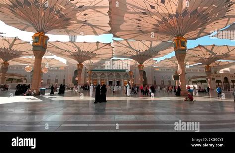 Green dome of masjid al nabawi Stock Videos & Footage - HD and 4K Video ...