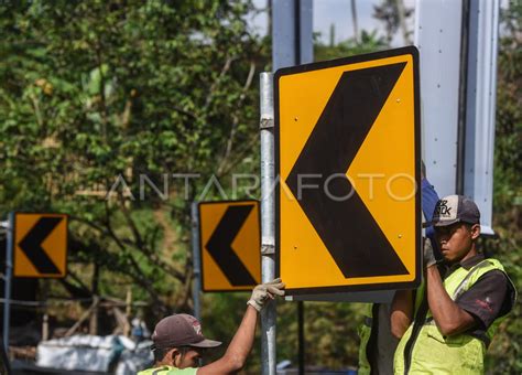 Penambahan Rambu Jalur Selatan Antara Foto