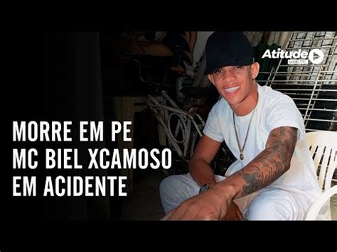 Cantor MC Biel Xcamoso morre em acidente de carro após fazer show em