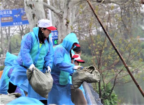 世界水日：武汉环保志愿者为东湖美颜凤凰网湖北凤凰网