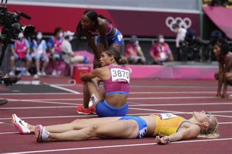 McLaughlin edges Muhammad in battle of world-record hurdlers | AP News