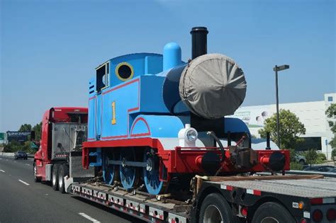 I think I just witnessed a train kidnapping. : r/thomasthetankengine