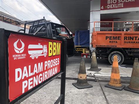 Awas Jangan Isi BBM Saat Truk Tangki Sedang Bongkar Muatan Berikut