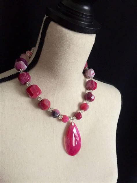 Rose Vif Chunky Hot Pink Agate Pendant Statement Necklace Etsy Pink Agate Agate Pendant