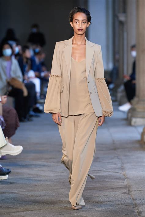 Max Mara Spring 2021 Ready-to-Wear Fashion Show | Vogue