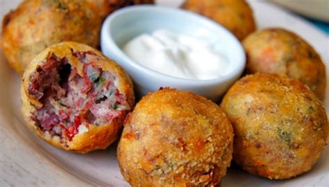 Bolinho de Carne Seca Queijo Coalho Super Fácil de Fazer Receita