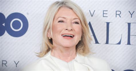 Martha Stewart pictorial în costum de baie la 81 de ani A devenit cea