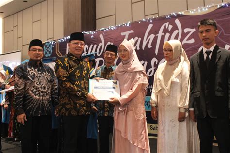 Gubernur Rohidin Membuka Kegiatan Wisuda Tahfidz Dan Pelepasan Siswa