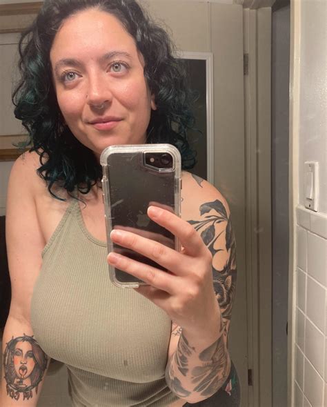 Bringing The Mirror Selfie Back [32f] Selfie