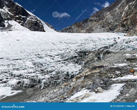 Glacier On The Way To The Everest Base Camp Stock Image Image Of Hike