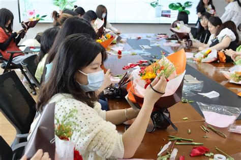 以花为媒介，艺门蕴深致——“透过芬香，疗愈自己”花艺成长团活动