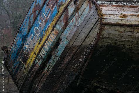 épave de vieux bateau abandonné échoué en bretagne Stock Photo Adobe