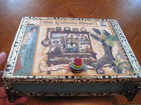 Altered A Cigar Box What A Cool Box Stacked Buttons For The Handle Like Cigar Box Crafts