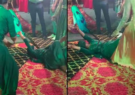 Woman Doing Naagin Dance In Wedding Viral Video ਨਾਗਿਨ ਬਣ ਕੇ ਜ਼ਮੀਨ ਤੇ