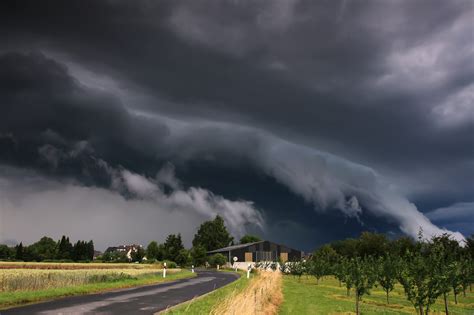 Prognoza pogody na piątek Deszcz i burze w całym kraju