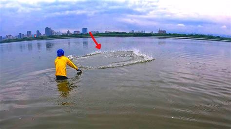 NGERI TENAGA IKAN INI SEPERTI KUDA LIARMenjala Ikan Tepat Dikumpulan