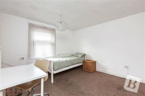 Dagenham 2 Bed Terraced House Bennetts Castle Lane Rm8 To Rent