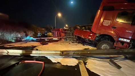 Kocaeli de devrilen tırın sürücüsü yaralandı Son Dakika Haberleri