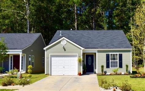 Lakes of Summerville: Homes and Townhomes for Sale