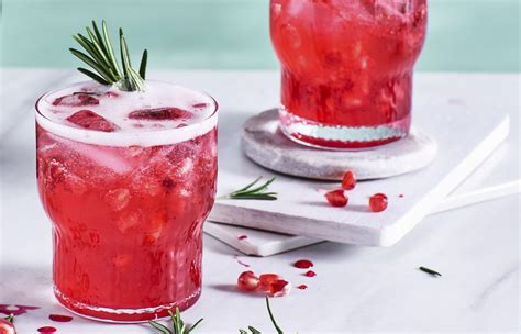 Unser liebstes Cocktail Rezept für Weihnachten Granatapfel Mimosa PRINZ