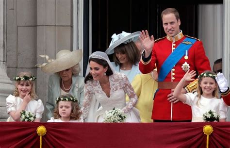 Royal Wedding Balcony Kiss William And Kate At Buckingham Palace