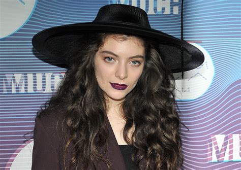 is lorde straight 6