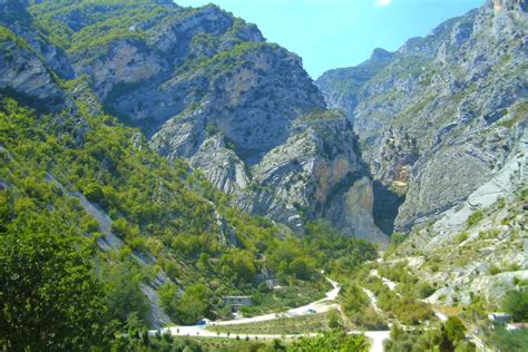 Sapevi che in Abruzzo cè una piccola Petra Sono le celebri Gole di