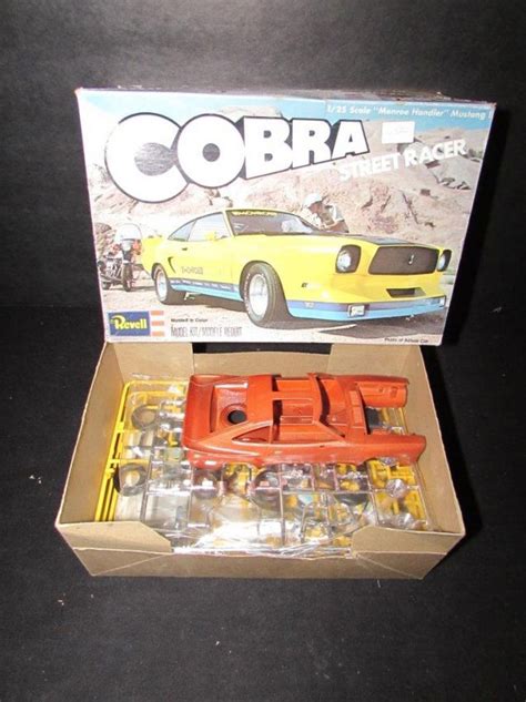 2 VINTAGE PLASTIC CAR MODEL KITS : Lot 325