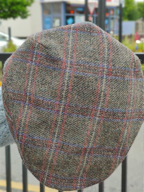 Traditional Irish Tweed Flat Cap Green Red Blue Tartan Plaid